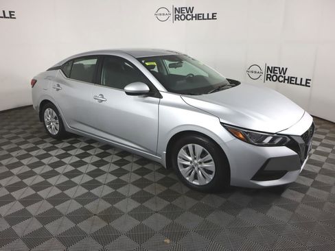 Certified 2022 Nissan Sentra S image 4