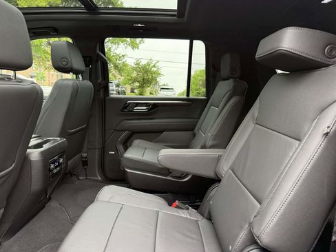 Used 2026 Chevrolet Suburban Z71 w/ Comfort Package AWD/4WD image 18