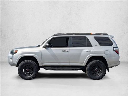 Used 2020 Toyota 4Runner SR5 AWD/4WD image 8