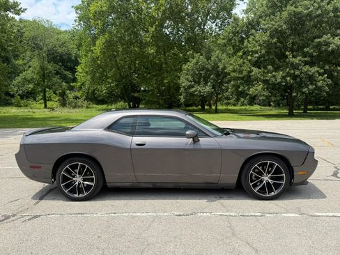 Used 2013 Dodge Challenger R/T RWD image 4