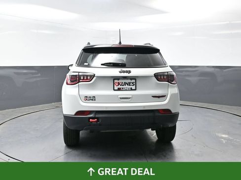 Used 2025 Jeep Compass Trailhawk AWD/4WD image 14