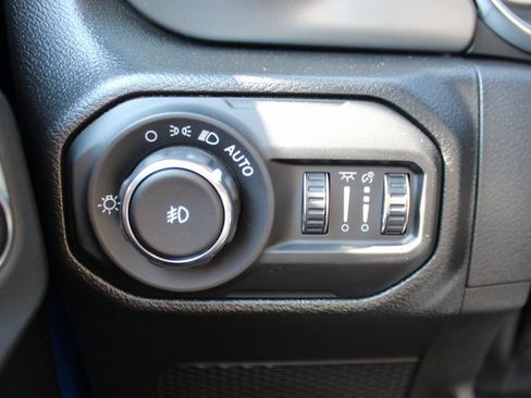 Used 2022 Jeep Wrangler Unlimited Sport image 17