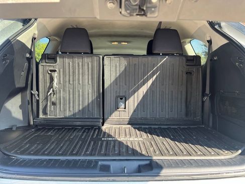 Used 2023 Toyota Highlander LE FWD image 16