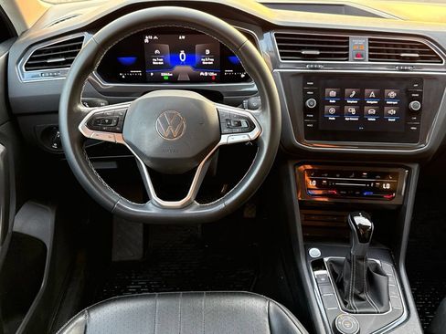 Used 2022 Volkswagen Tiguan SE AWD/4WD image 17