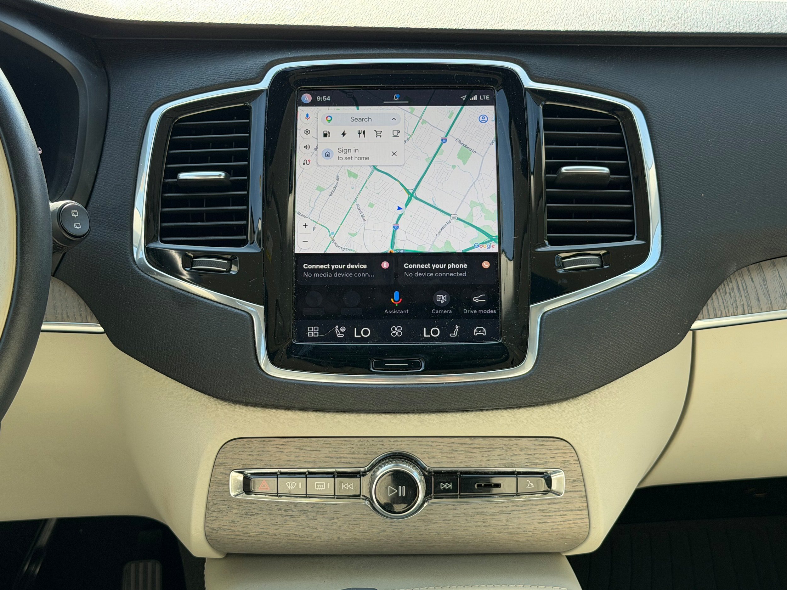 Certified 2025 Volvo XC90 T8 Plus w/ Protection Package AWD/4WD image 14