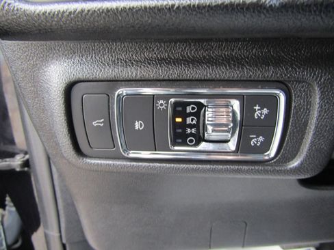 Used 2021 Lincoln Corsair Reserve w/ Equipment Group 201A AWD/4WD image 21