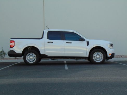 Used 2024 Ford Maverick XL image 2