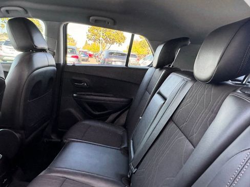 Used 2020 Chevrolet Trax LT w/ LT Convenience Package FWD image 19
