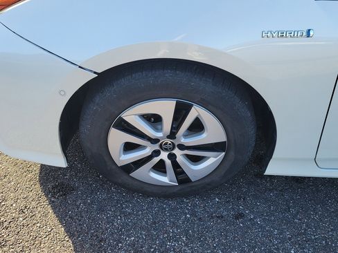 Used 2018 Toyota Prius Four image 37