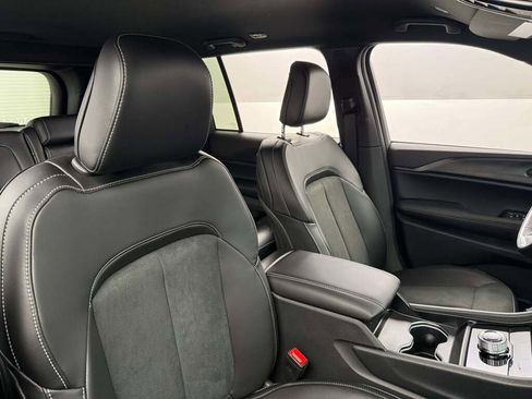 New 2025 Jeep Grand Cherokee Altitude image 18