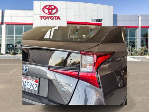 Used 2021 Toyota Prius L Eco FWD image 7