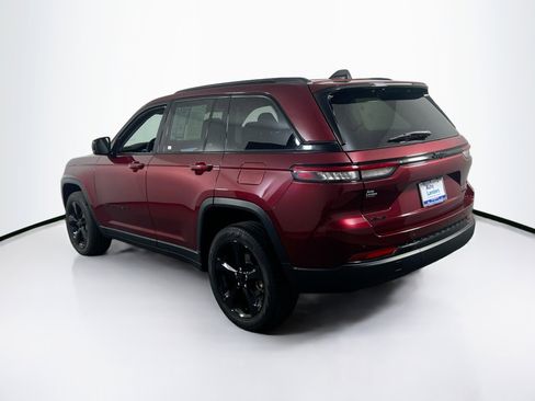 Used 2023 Jeep Grand Cherokee Limited w/ Black Appearance Package AWD/4WD image 7