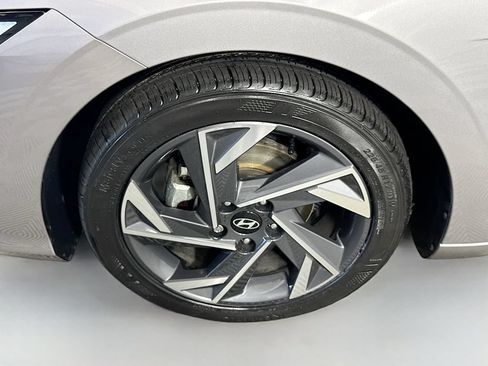 Used 2025 Hyundai Elantra Sport FWD image 4