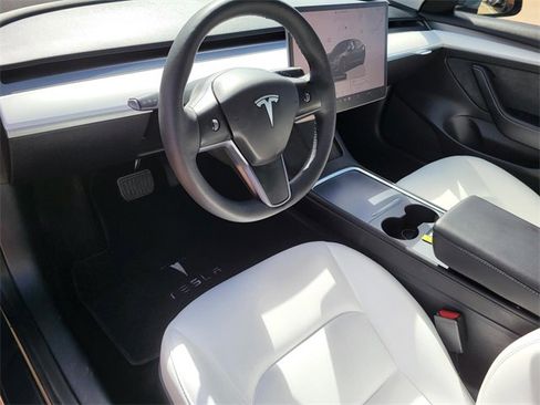 Used 2023 Tesla Model 3 Standard Range image 17
