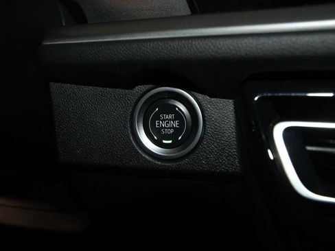Used 2025 Chevrolet Traverse LT w/ Enhanced Driving Package FWD image 12