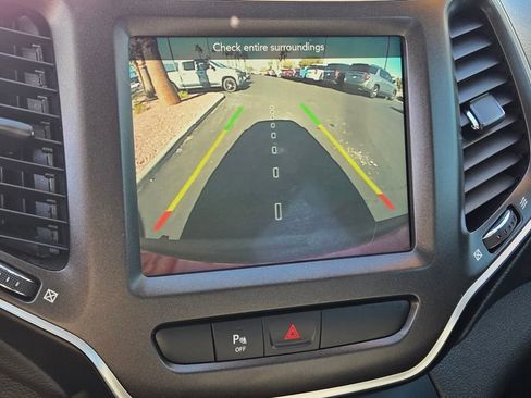 Used 2019 Jeep Cherokee Trailhawk image 19