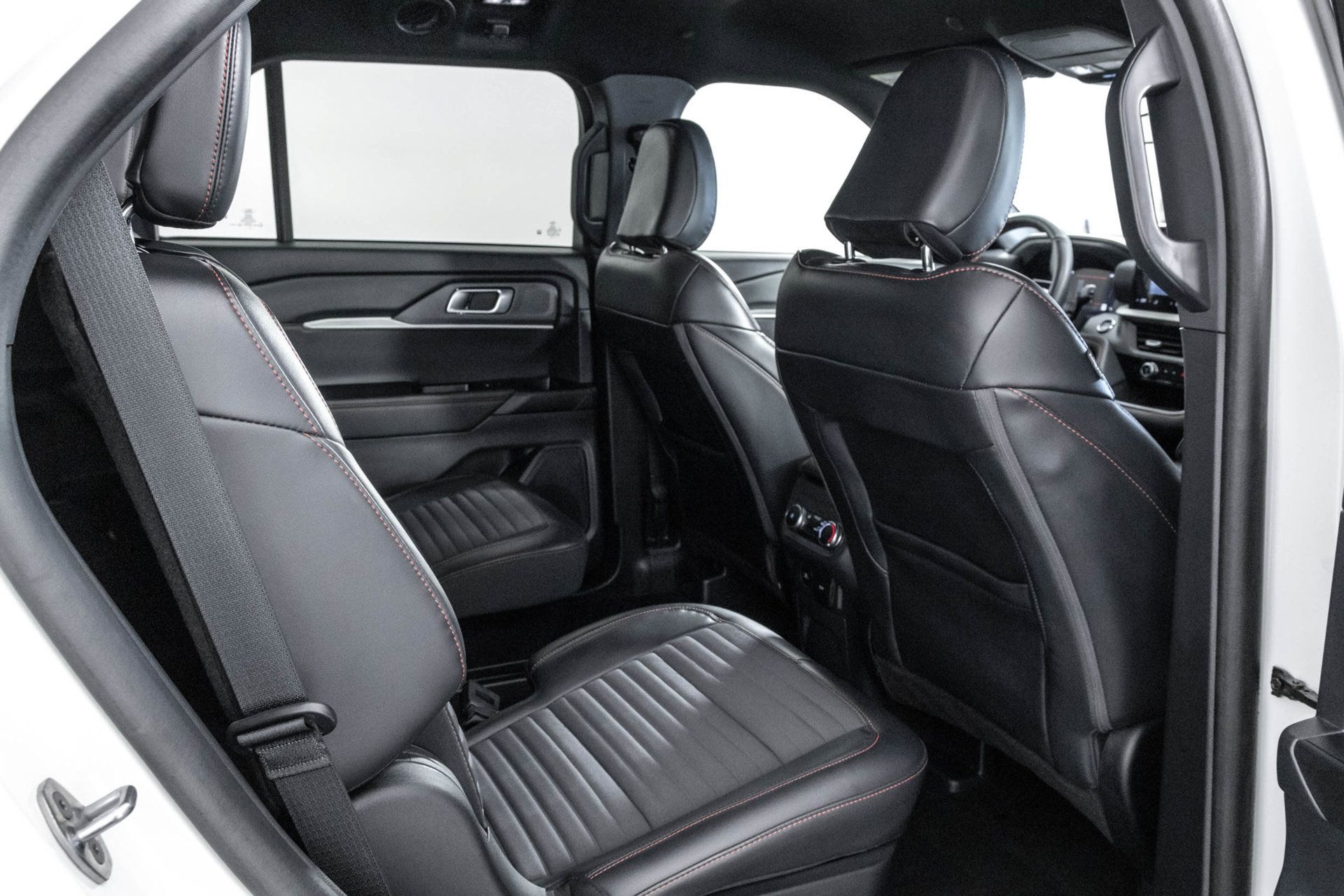 Used 2025 Ford Explorer ST-Line AWD/4WD image 41