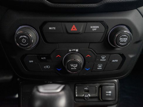 Used 2019 Jeep Renegade Trailhawk AWD/4WD image 19