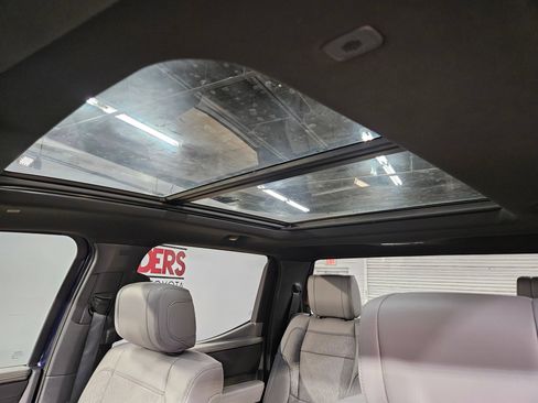 Used 2025 Toyota Tundra Limited AWD/4WD image 24