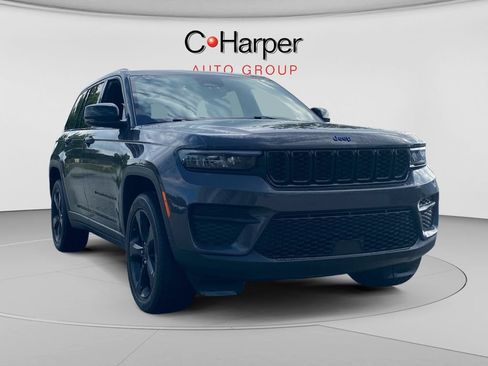 Used 2023 Jeep Grand Cherokee Altitude AWD/4WD image 1