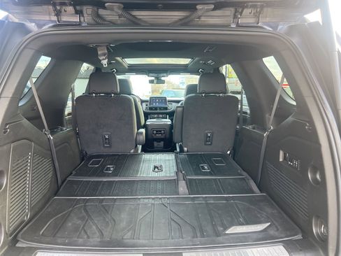 Used 2022 Chevrolet Tahoe Z71 w/ Luxury Package AWD/4WD image 29