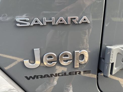 Used 2023 Jeep Wrangler Unlimited Sahara w/ LED Lighting Group AWD/4WD image 30
