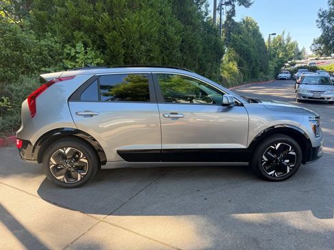 Certified 2024 Kia Niro Wind w/ Wind Preserve Package FWD image 2