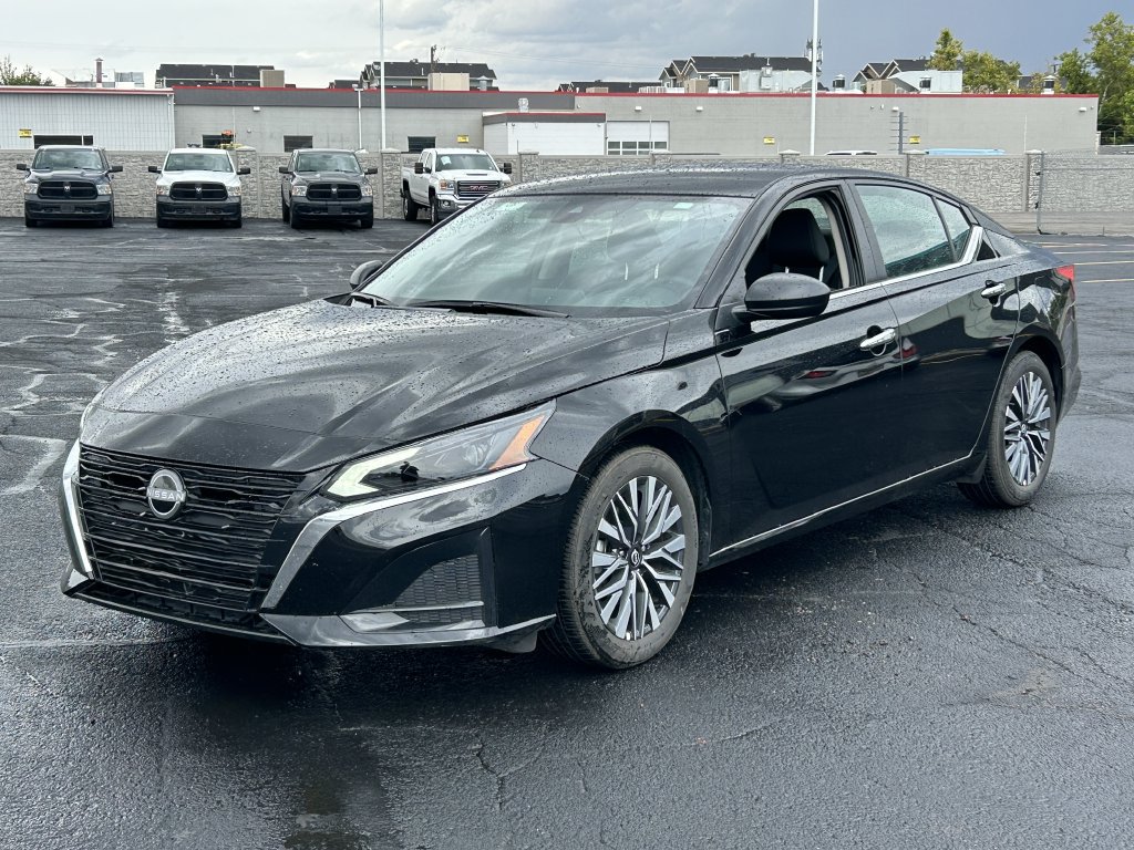 Used 2025 Nissan Altima 2.5 SV FWD image 7