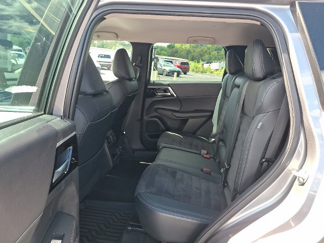 Used 2023 Mitsubishi Outlander SE AWD/4WD image 10