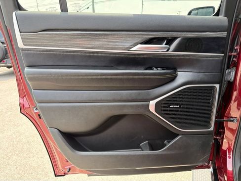Used 2024 Jeep Wagoneer Series II w/ Flexible Seating Group RWD image 17