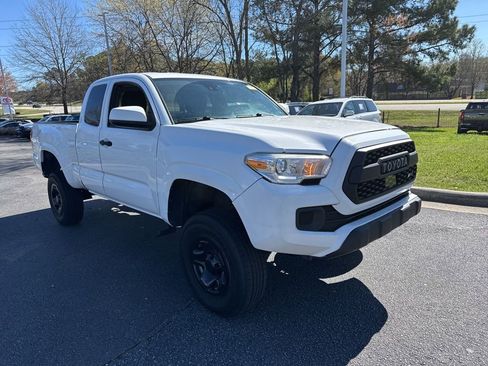 Used 2020 Toyota Tacoma SR image 9
