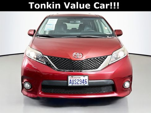 Used 2016 Toyota Sienna L image 2