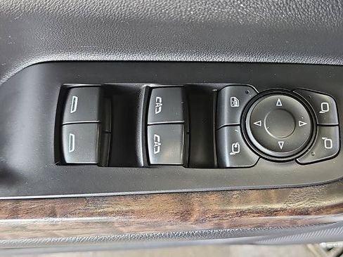 Used 2023 GMC Acadia Denali FWD image 27