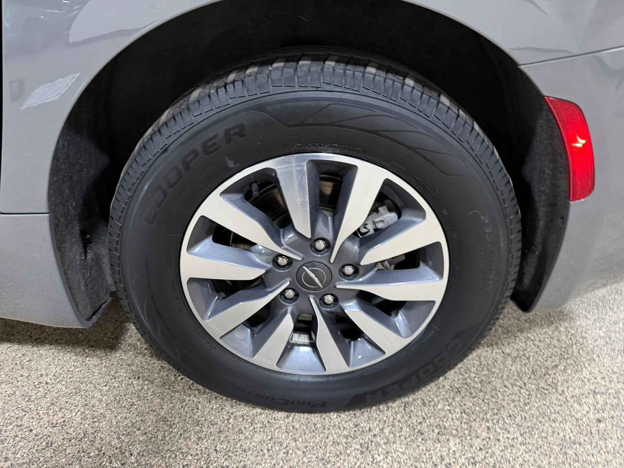 Used 2023 Chrysler Pacifica Touring-L FWD image 60
