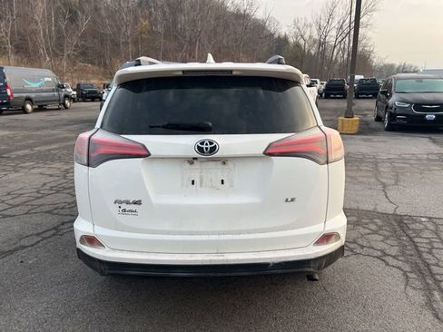 Used 2018 Toyota RAV4 LE FWD image 5