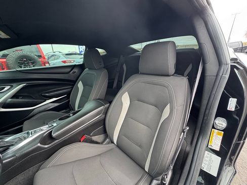 Used 2017 Chevrolet Camaro SS RWD image 40
