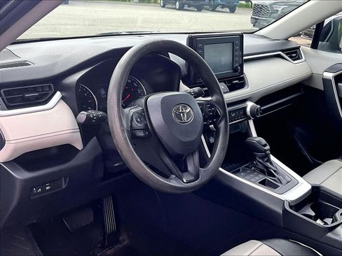Used 2019 Toyota RAV4 XLE AWD/4WD image 6