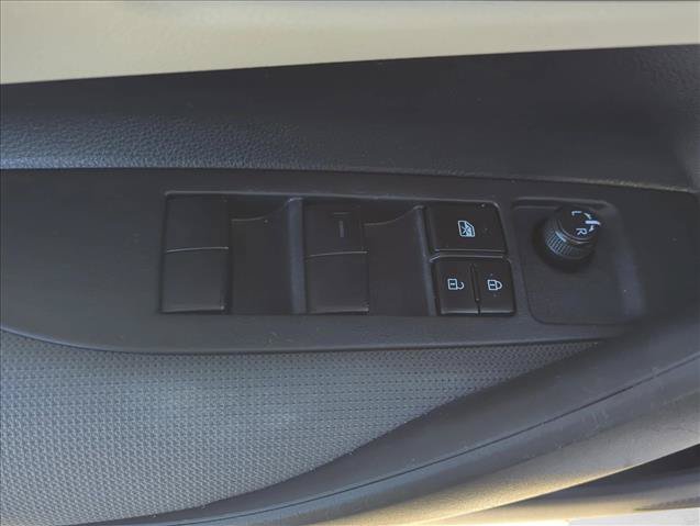 Used 2022 Toyota Corolla LE FWD image 11