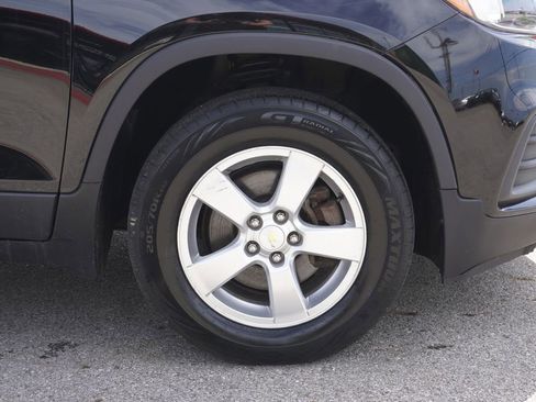 Used 2020 Chevrolet Trax LS w/ Tint and Cruise Package AWD/4WD image 13
