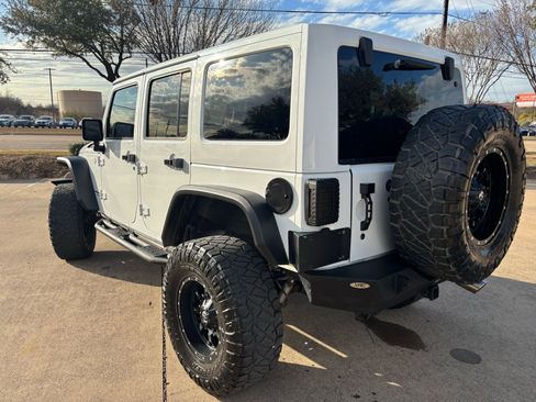 Used 2016 Jeep Wrangler Unlimited Rubicon w/ Connectivity Group image 8