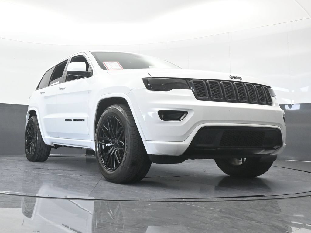 Used 2018 Jeep Grand Cherokee Altitude RWD image 61