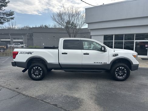 Used 2017 Nissan Titan PRO-4X w/ Pro-4x Convenience Package image 10
