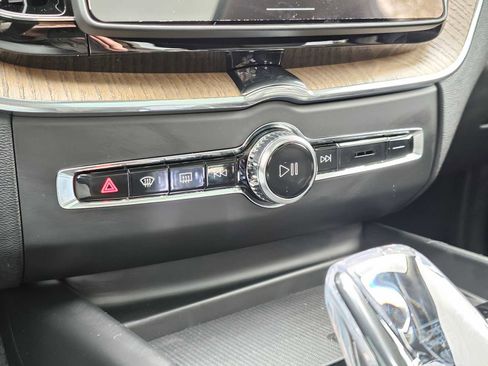 New 2026 Volvo XC60 B5 Ultra w/ Protection Package Premier image 22