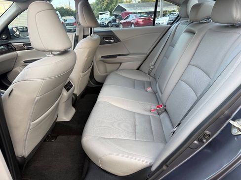 Used 2017 Honda Accord Touring image 21