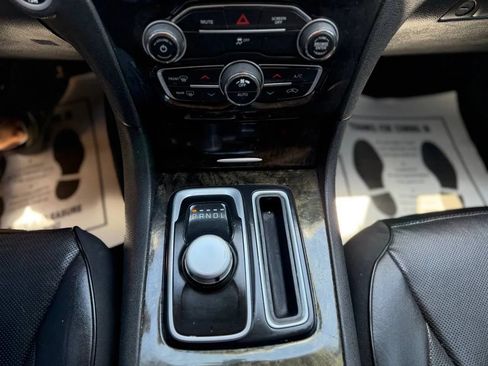Used 2019 Chrysler 300 Limited RWD image 54