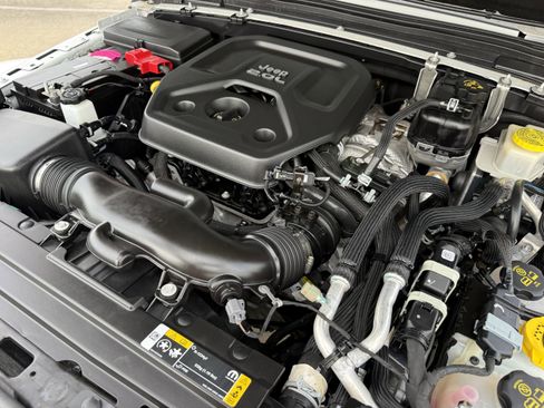 Used 2021 Jeep Wrangler Unlimited Sahara w/ Safety Group image 24