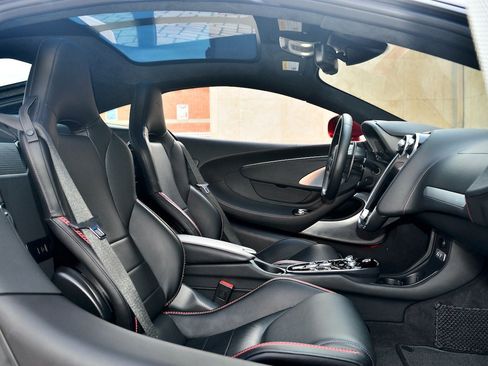 Used 2022 McLaren GT image 10