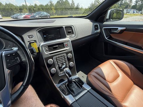 Used 2015 Volvo S60 T6 Platinum FWD image 9