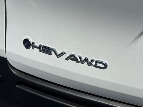 Certified 2025 Toyota Sienna XLE w/ XLE Plus Package AWD/4WD image 8