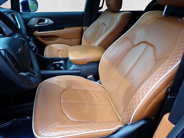 Used 2024 Chrysler Pacifica Pinnacle FWD image 14